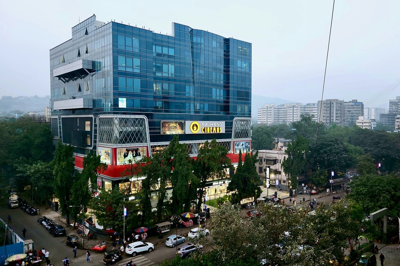 a large building with a lot of cars parked in front of it